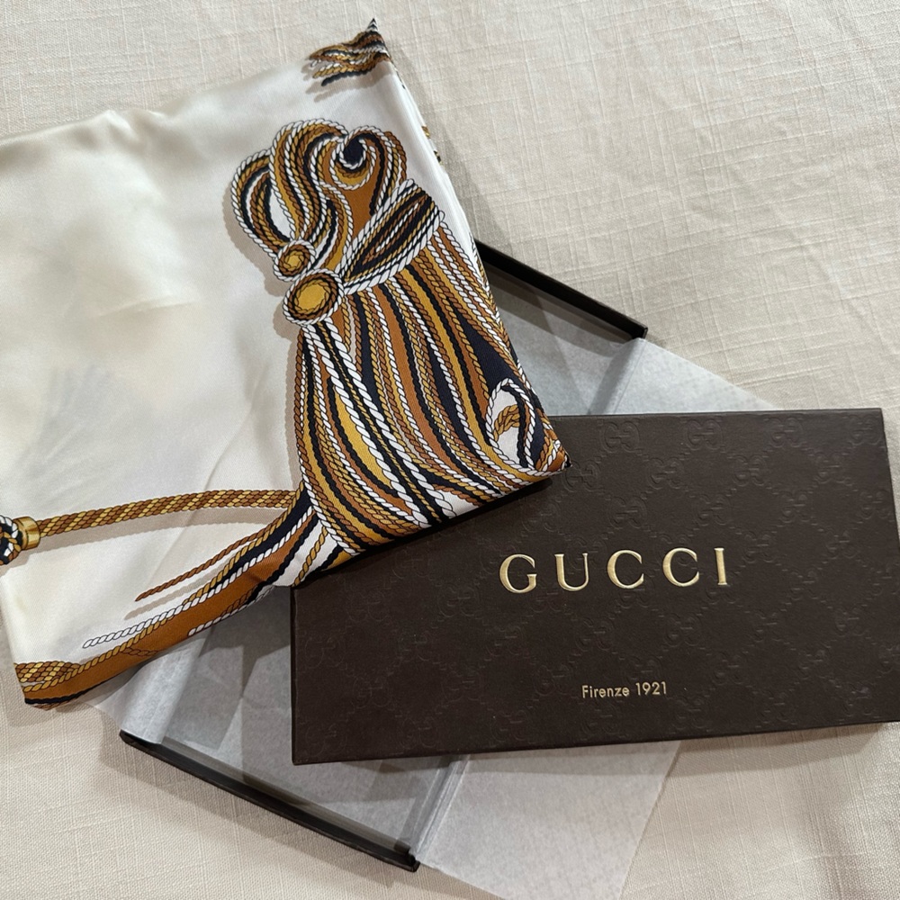 Beautiful Authentic Gucci Silk Carre Scarf